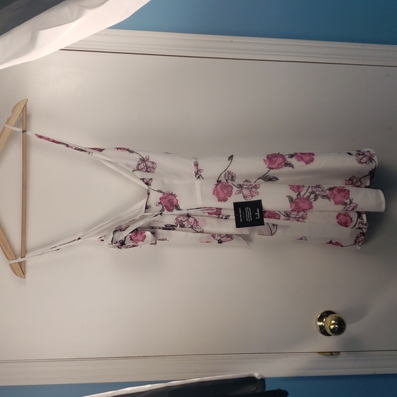 Let Our Love Bloom White Floral Print Surplice Mini Dress Lulus Size Medium Nwt - Picture 8 of 10